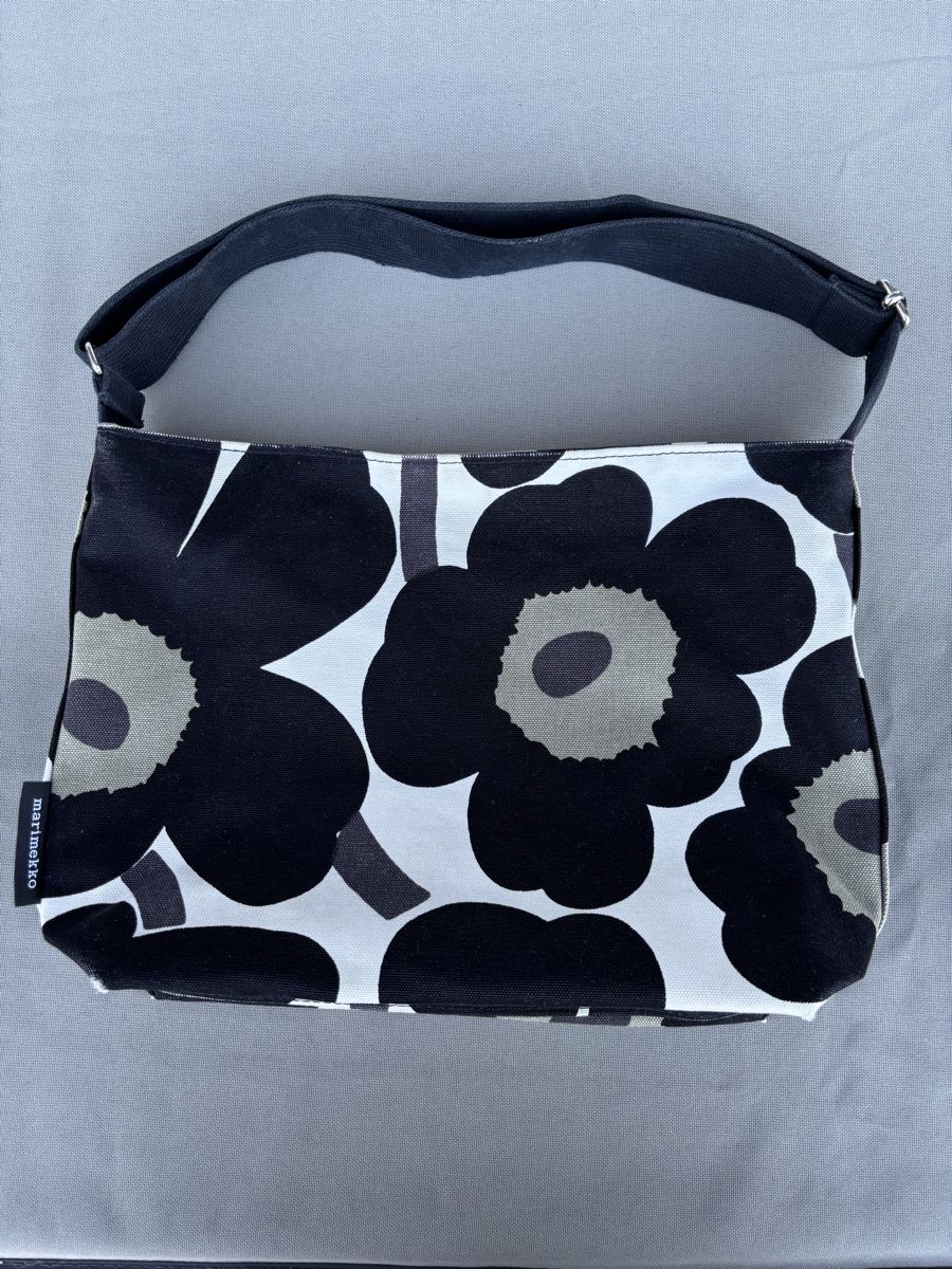 Marimekko Borse da donna: Marimekko Tasche mit typischem Blumenmuster – Usato da Thalwil venduto da Sterla 3