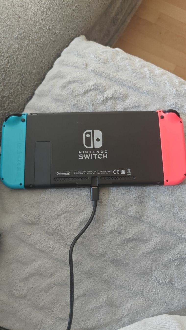Nintendo Console: Nintendo Switch – Usato da Suhr venduto da chr_db22 1