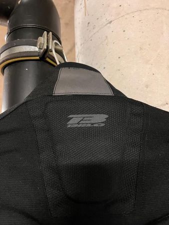 Veste de moto noir et grise Belo avec toutes les protection