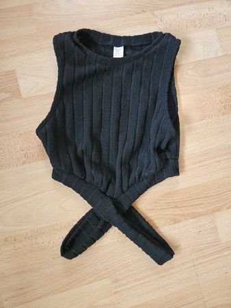schwarzes Crop-Top mit Cut-Outs von Temu