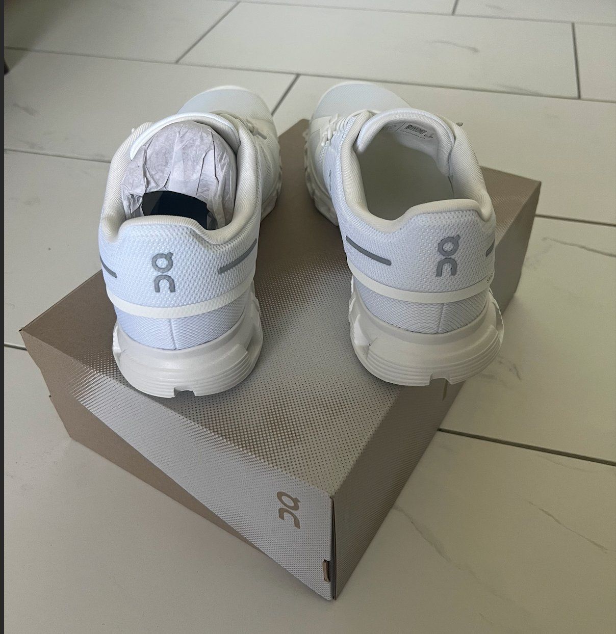 On Chaussures hommes: On Cloud 6 - Weiss 42.5 Herren Sneaker – Neuf avec emballage d'origine à Rüfenacht BE par RnR98 3