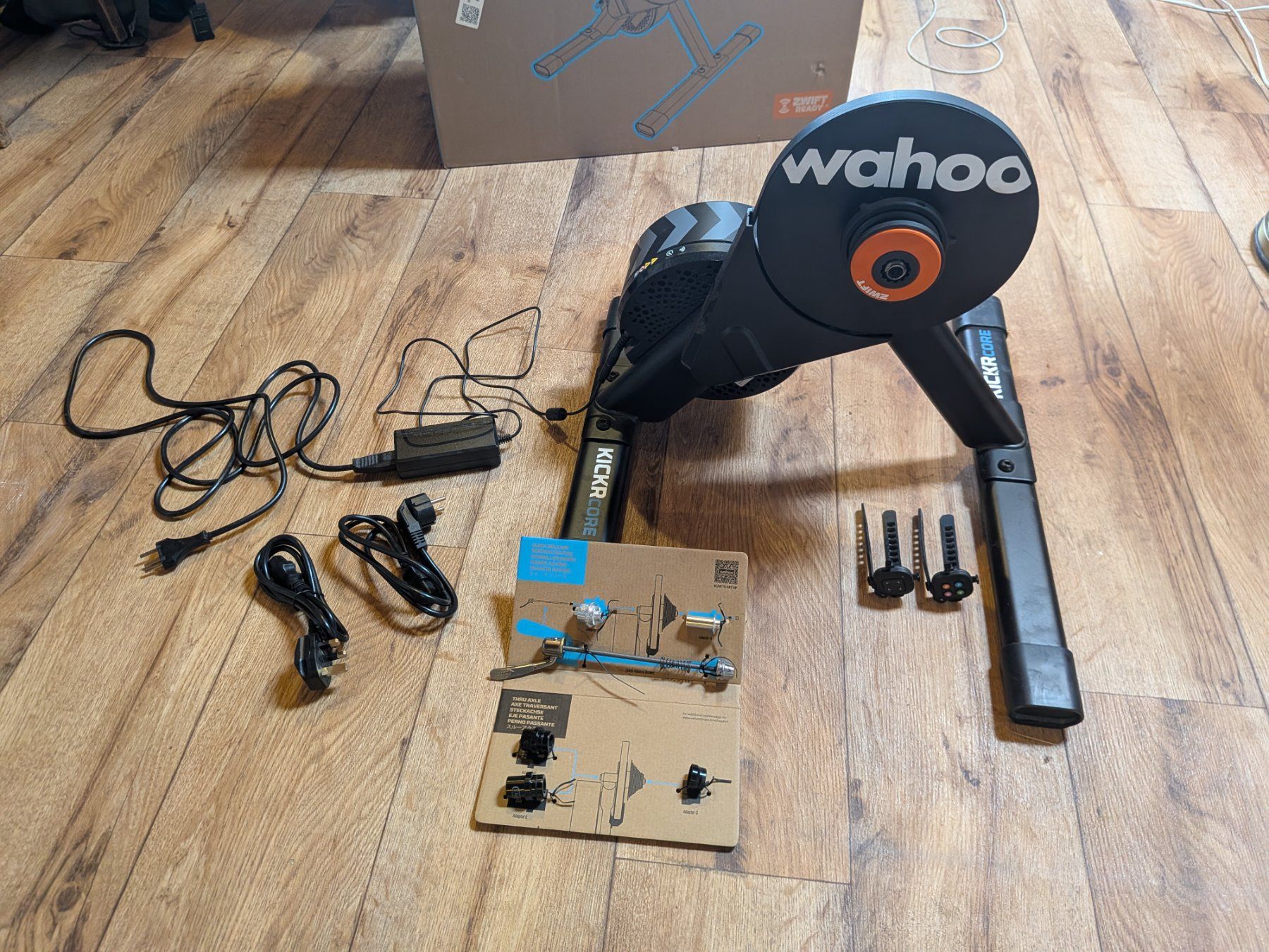 Wahoo Vélos d'appartement: Wahoo KICKR CORE 2 ZWIFT Cog/Click – D'occasion à Hütten par florence123