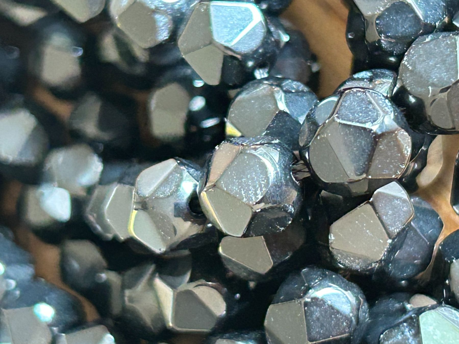 Minerali & Pietre curative: Strang echte Onyx 8 mm diamond cut beads – Nuovo e nell'imballaggio originale da Niederrohrdorf venduto da Ytobi 1