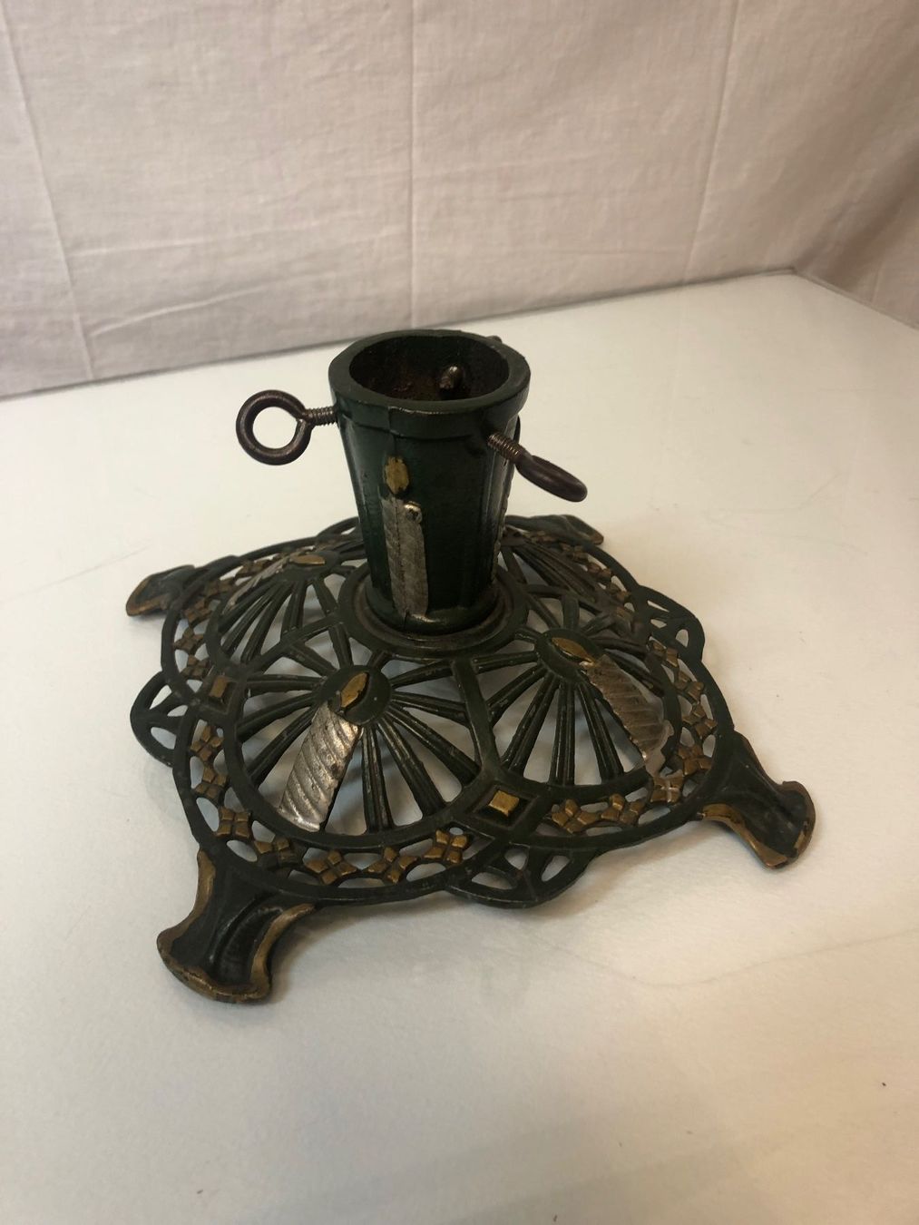 Basi per albero di Natale: Alter Christbaumständer aus Metall 22x22x14cm – Usato da Brunnen venduto da Allerwaren