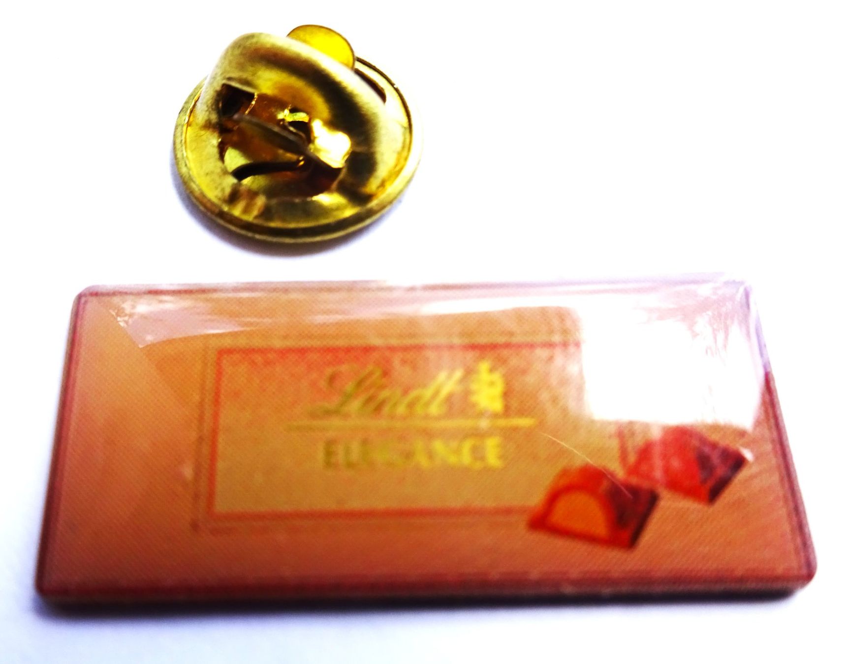 Plaketten & Abzeichen: Pin Schokolade LINTD  ELEGANCE – Gebraucht aus Utzenstorf von BUtter81