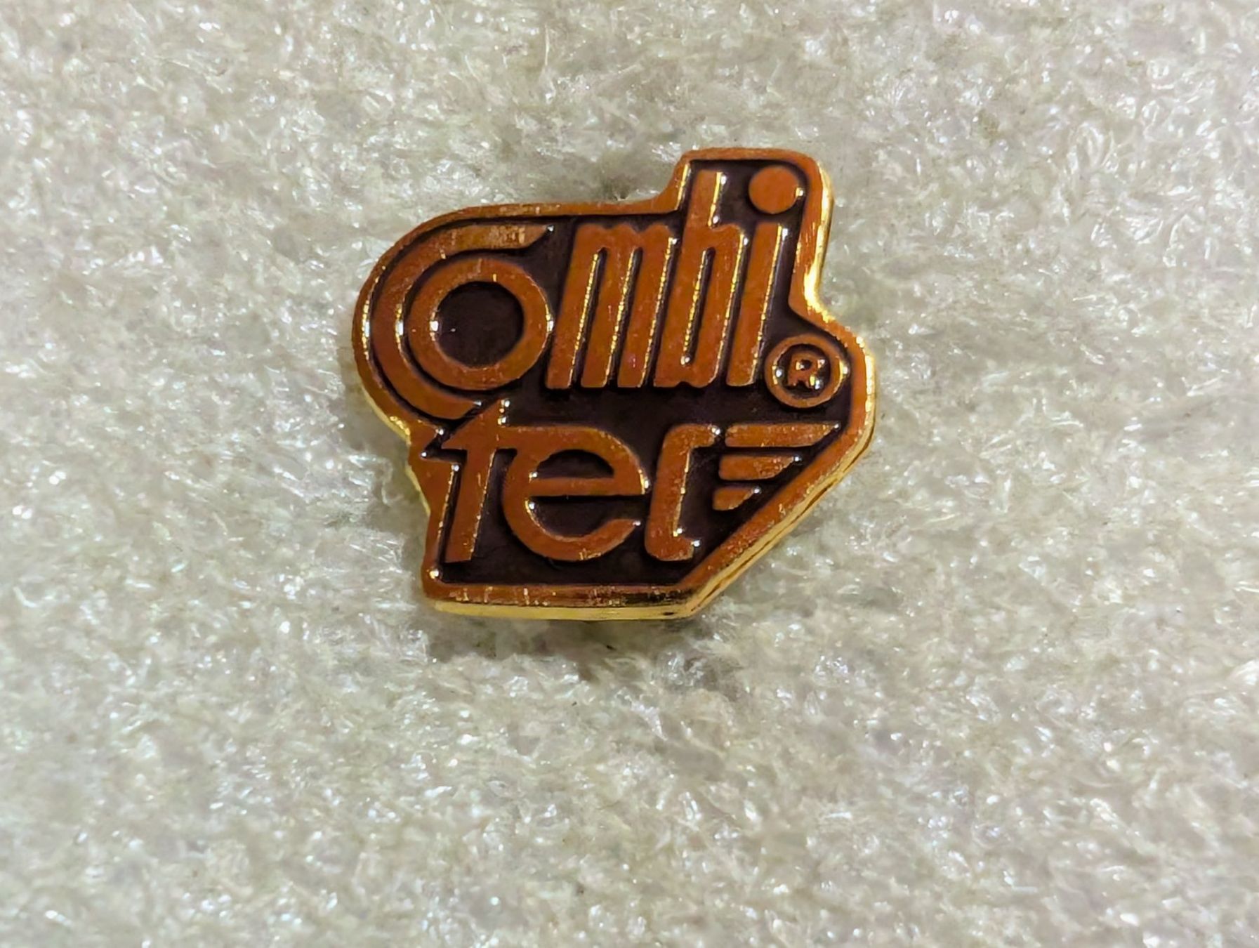 Plaketten & Abzeichen: Ansteckpin 211: Combiter – Gebraucht aus Oppligen von Pin-Fall-Shop
