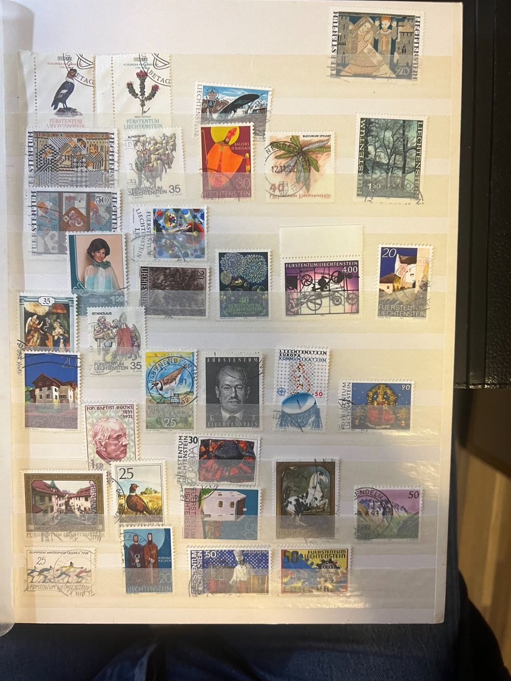 Tutti i francobolli: () 138 timbres Liechtenstein ** & oblitérés – Usato da Lausanne venduto da ffhoud 3