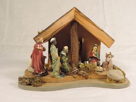 neue Weihnachtskrippe aus Holz