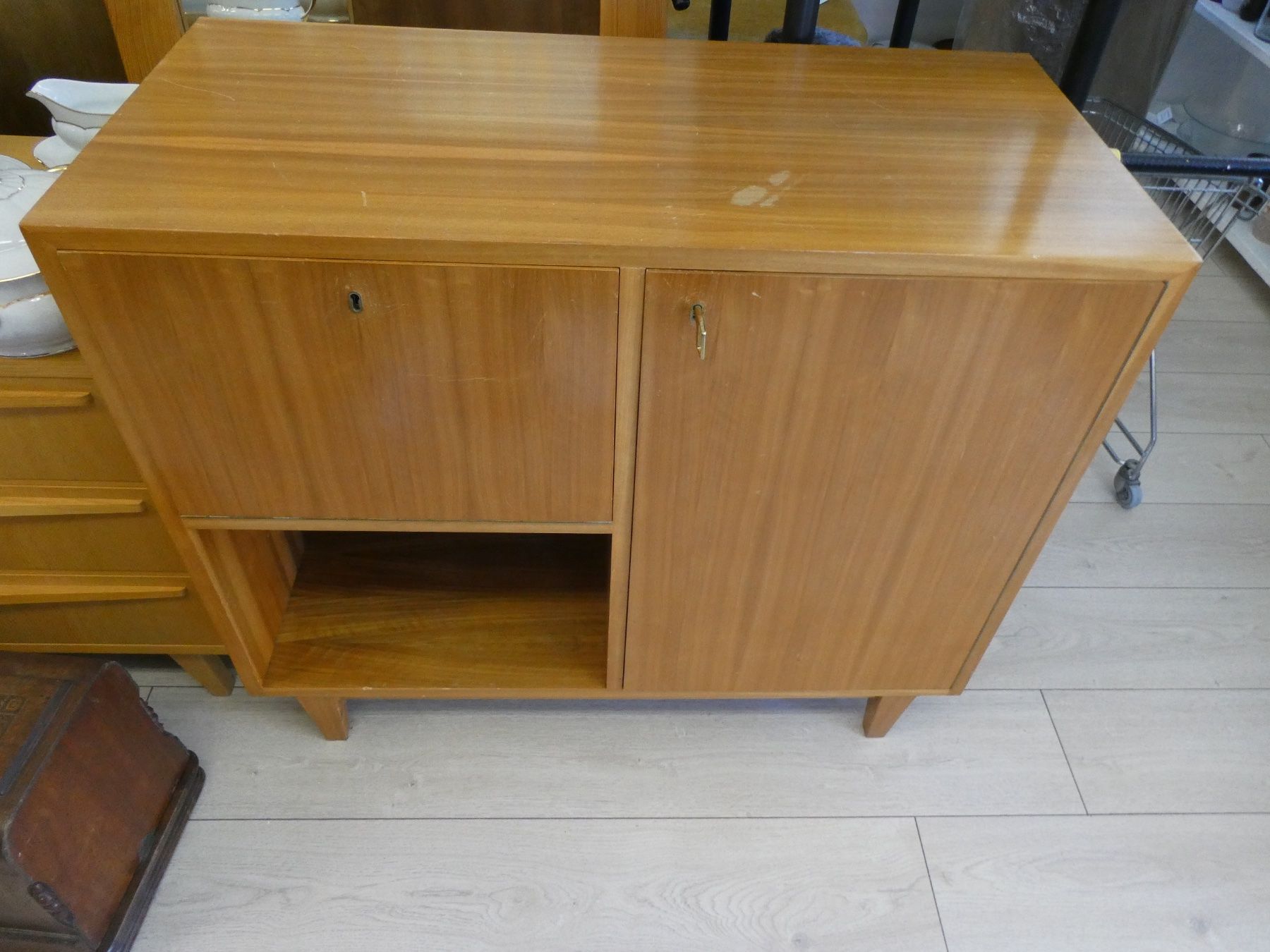 Commodes: Kommode Mid-Century – D'occasion à Rafz par Powacaddy