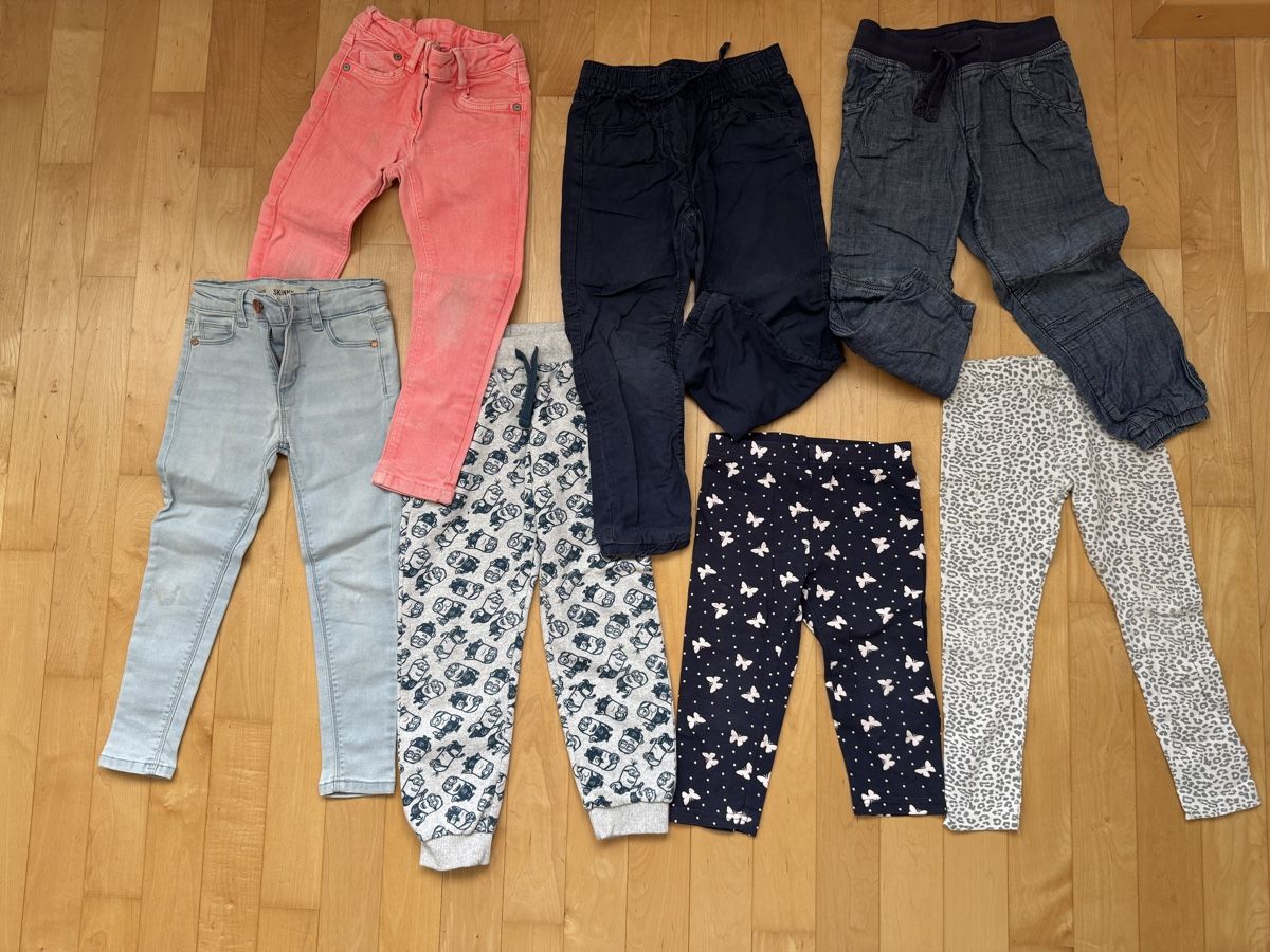 Lotti & Set di vestiti: 33-teiliges Mädchen-Kleiderpaket Gr. 110 – Usato da Möhlin venduto da tiio 2