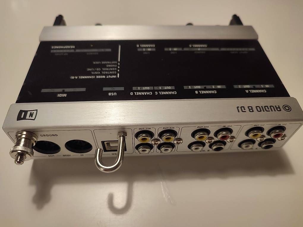 Studioequipment: Native Instruments Audio 8 Dj Interface, mit Traktor! – Neu (gemäss Beschreibung) aus Zürich von Cuzco6 1