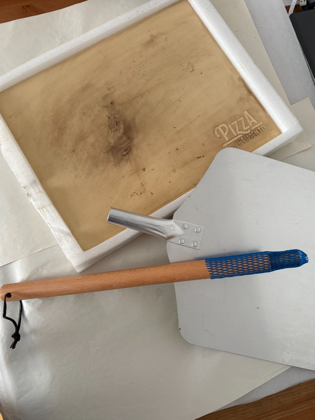 Cucine complete: Set pizza composto da pala e pietra – Usato da Bellinzona venduto da dan_m8pc