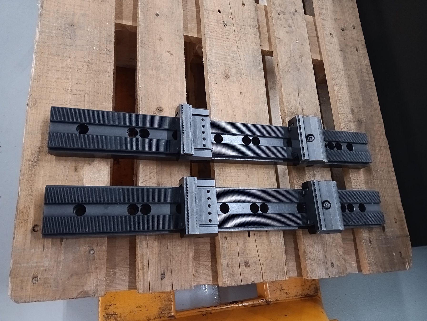 Altro per industria metallurgica: Triag Spannschienen CNC 650mm – Usato da Siebnen venduto da Aciera