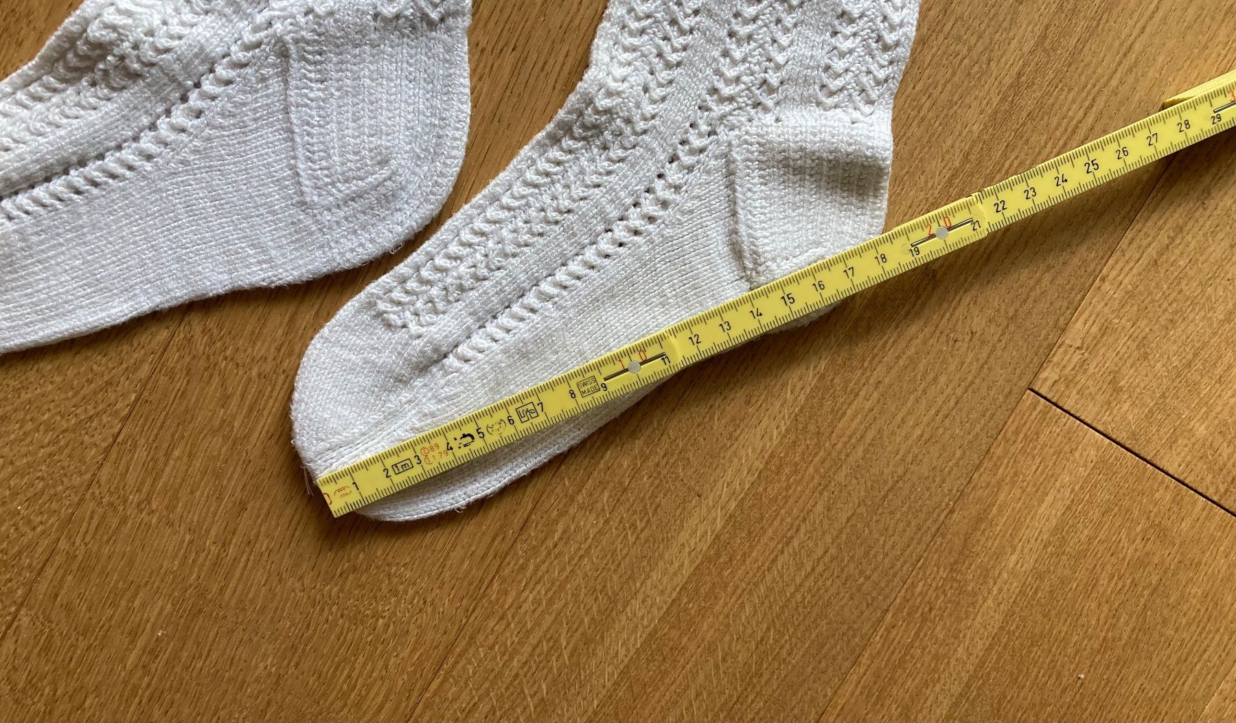 Calze: Süsse, gestrickte weisse Kniestrümpfe – Nuovo (secondo la descrizione) da Grüt (Gossau ZH) venduto da Air8k3m 2