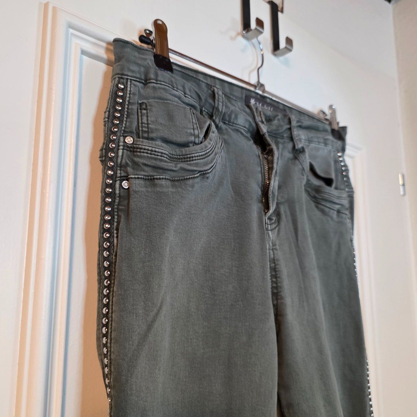 Jeans: Multiblu Jeans mit Nieten olive Gr. 38 – Usato da Wald ZH venduto da CapLux 9
