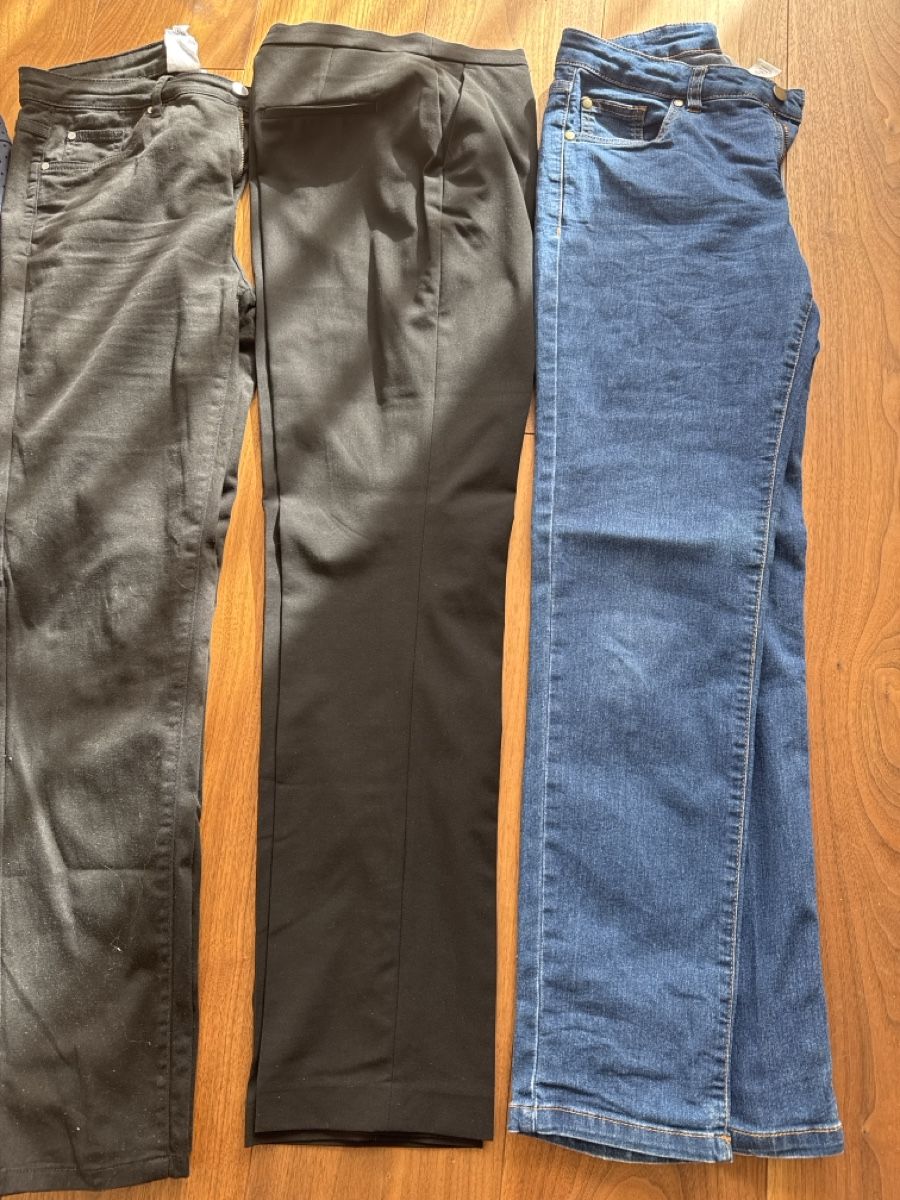 Jeans: 4 Damen Hosen – D'occasion à Baar par moritz1960 2