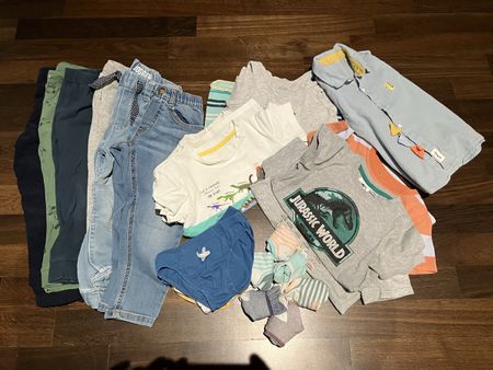 Kleiderpaket für Jungen – Grösse 98/104