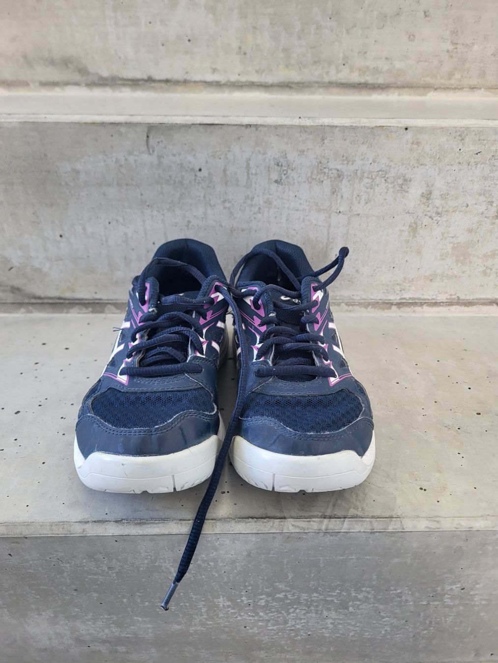 Asics Scarpe per ragazze: Asics Turnschuhe Mädchen Gr. 35.5 – Usato da Thalwil venduto da J_Doe 4