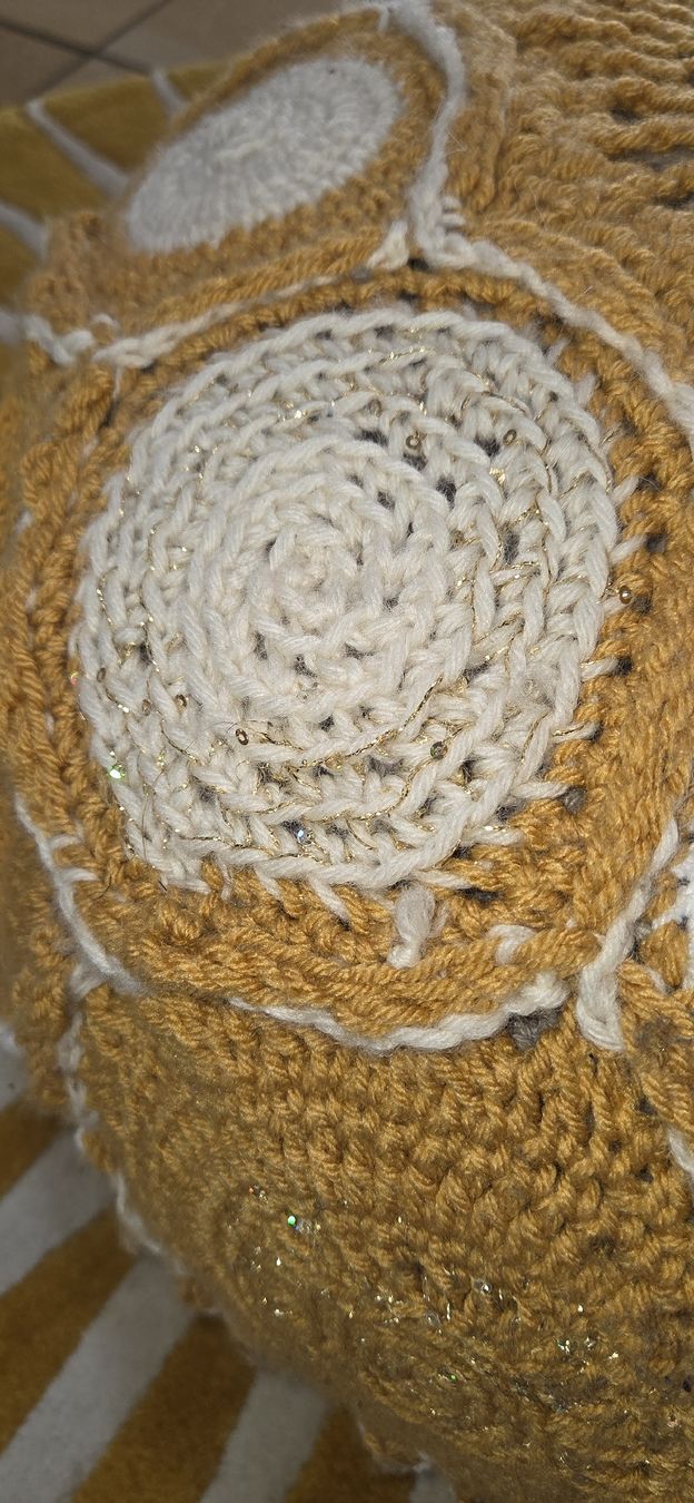 Poltrone: Häkelball Pouf Dekoration Handarbeit Patchwork Optik neu – Nuovo (secondo la descrizione) da Busswil BE venduto da Angy1974 6