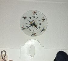 Porzelan Wanduhr aus Frankreich Vedette  mit Vogel Figuren