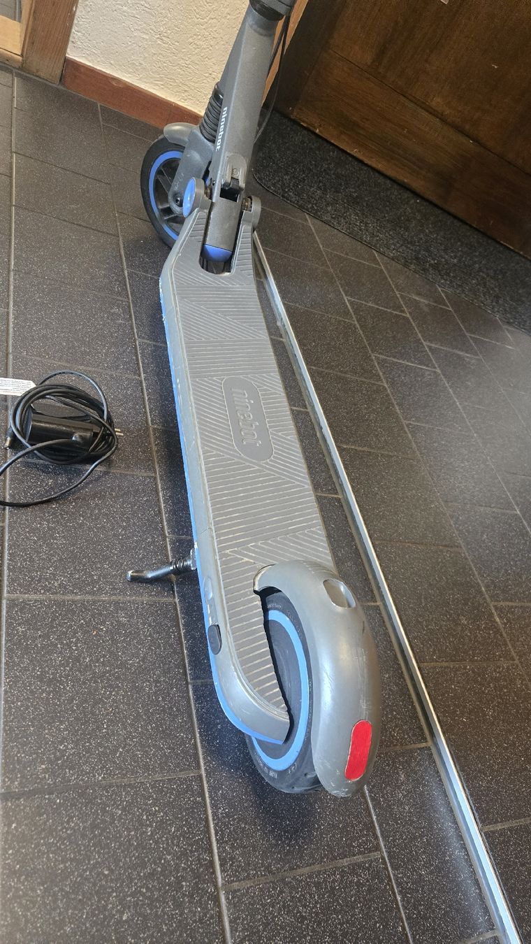 Segway Kickboard: Ninebot E8 Kids Elektro Kickboard – D'occasion à Zürich par Deesay 2