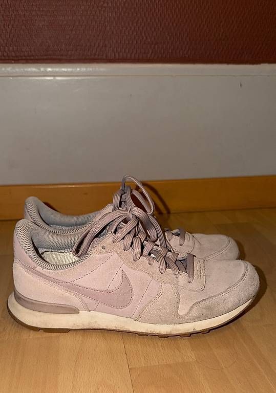 Nike Scarpe da donna: Damen Nike Schuhe 39 – Usato da Luzern venduto da Mariab2502