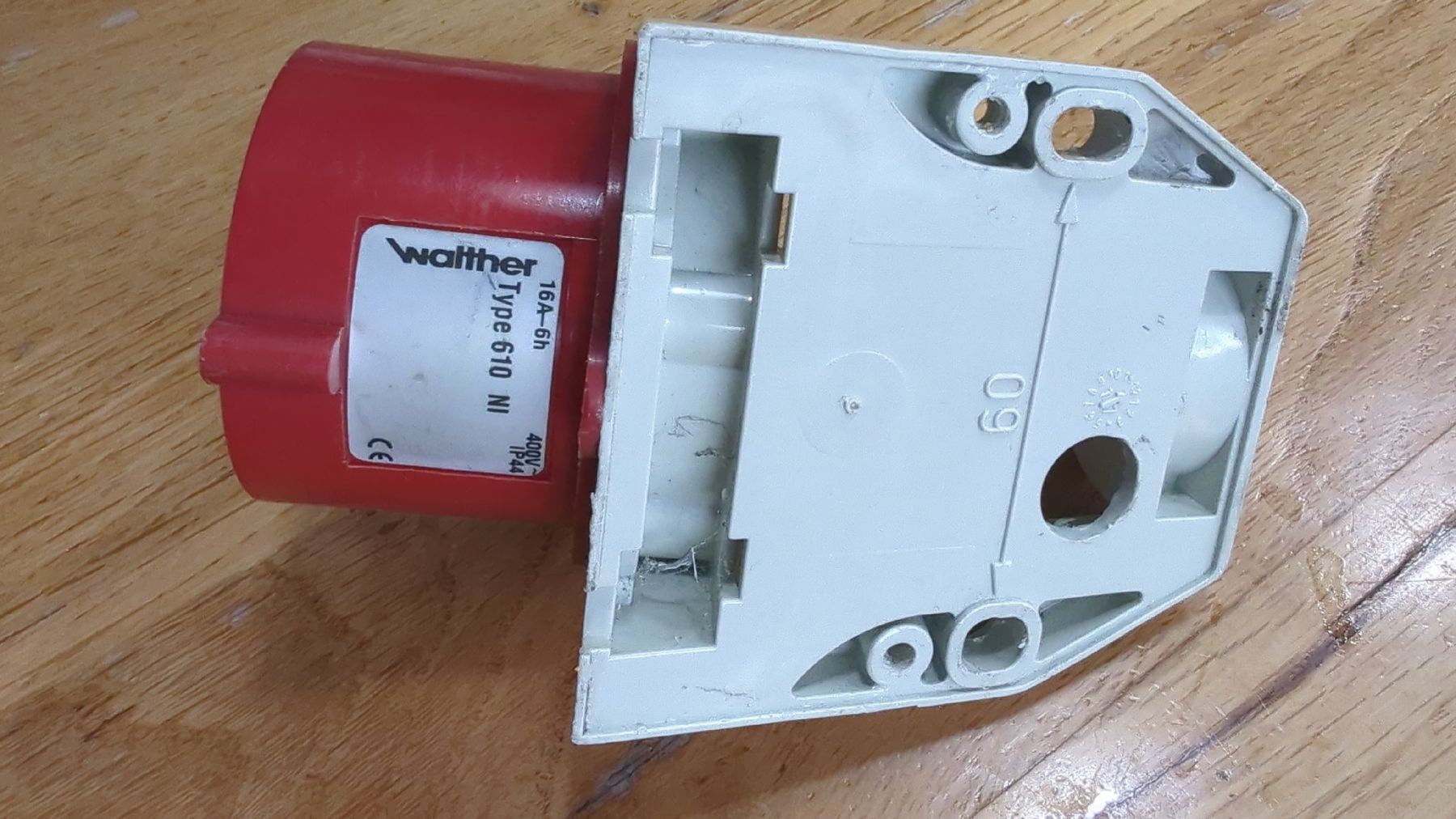 Walther Spine: 16A Walther Steckdose, Typ 610 NI – Usato da Lyss venduto da 3250er 2