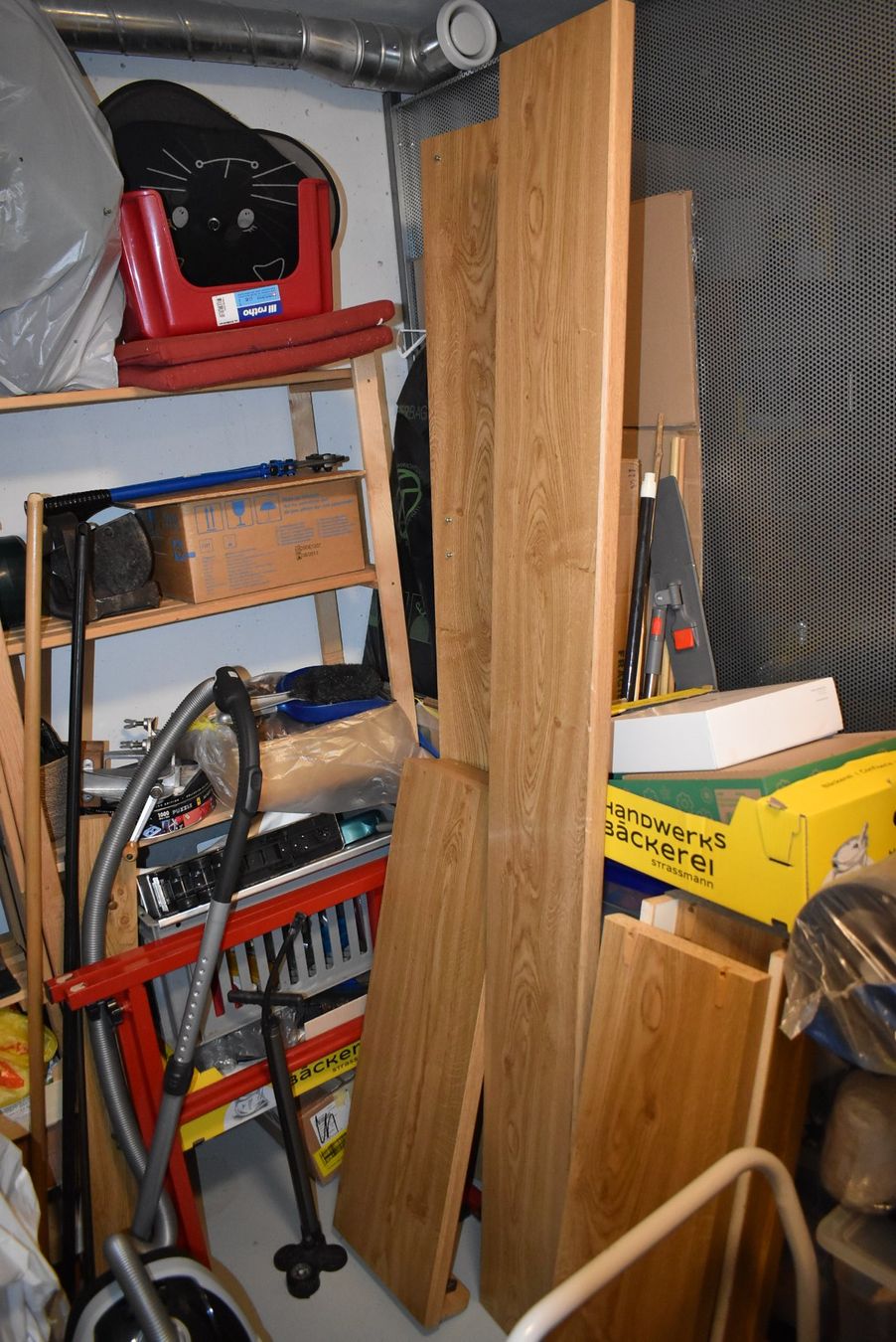 Armadi: 2x Kommode, Hochschrank und Garderobe – Usato da Schönenberg TG venduto da Scania10 6
