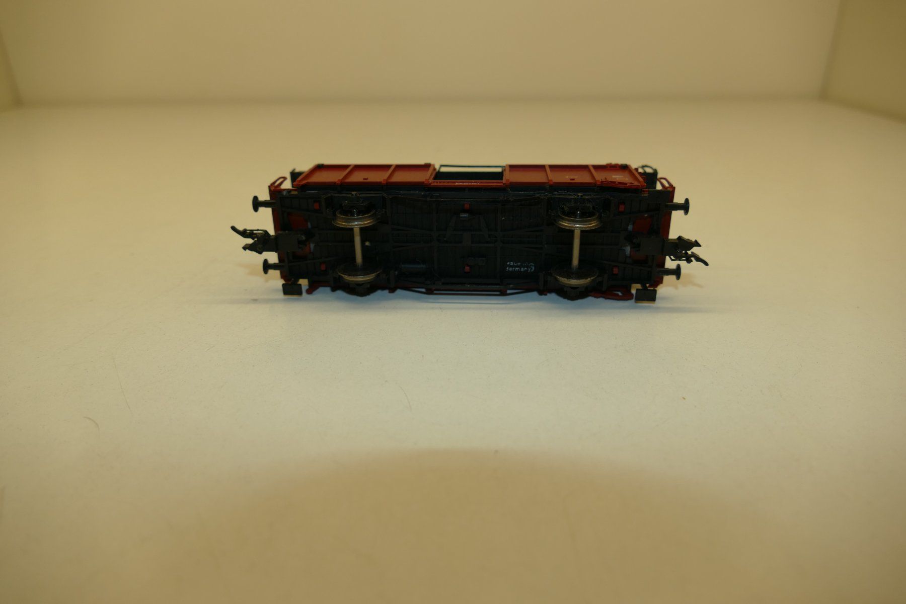 Fleischmann Modellini di ferrovie: Fleischmann H0: DB Autotransportwagen mit 4xPKW – Usato da Niederhasli venduto da rail-duerst 6