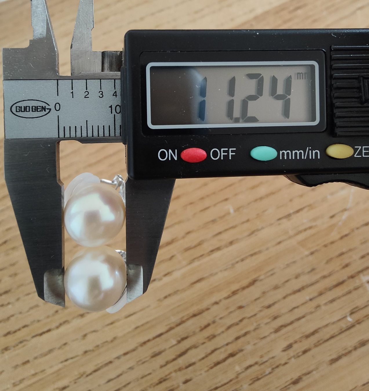 Ohrringe & -stecker: Ohrclips, weisse Süsswasserperle, ca. 11mm – Neu und originalverpackt aus Rümlang von 21f 3