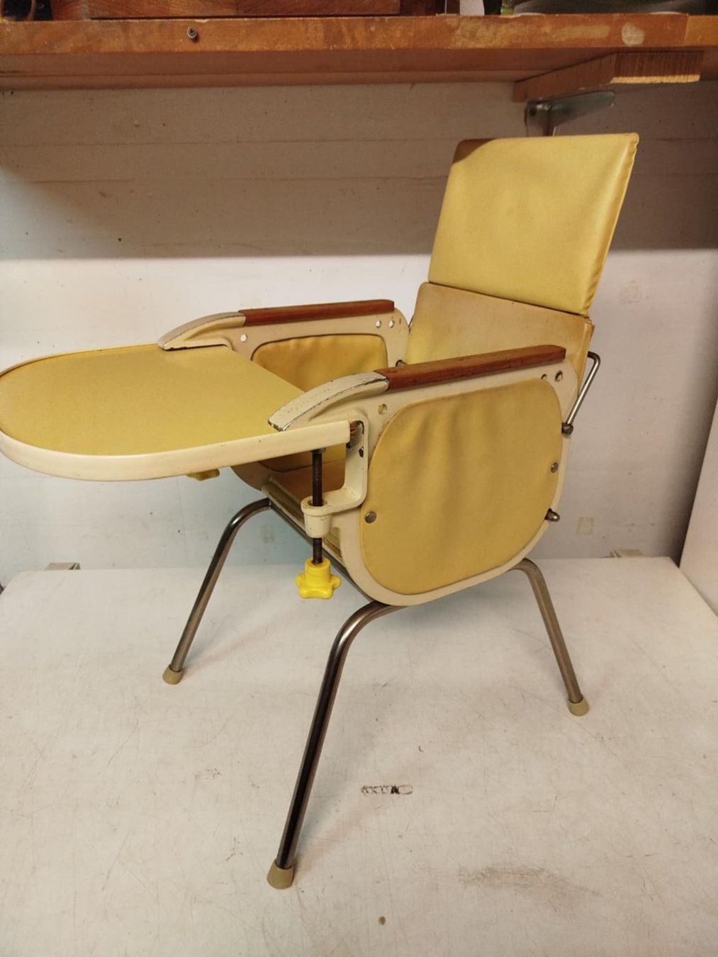 Sedie: Ancienne chaise  pour enfants. – Usato da La Chaux-de-Fonds venduto da Emmaus2300CDF 1