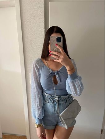 Trendiges Sommer-Top mit Puffärmel - Perfekt für den Sommer!