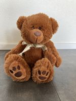 Kuschelbär sucht neues Zuhause – ein Freund fürs Leben!