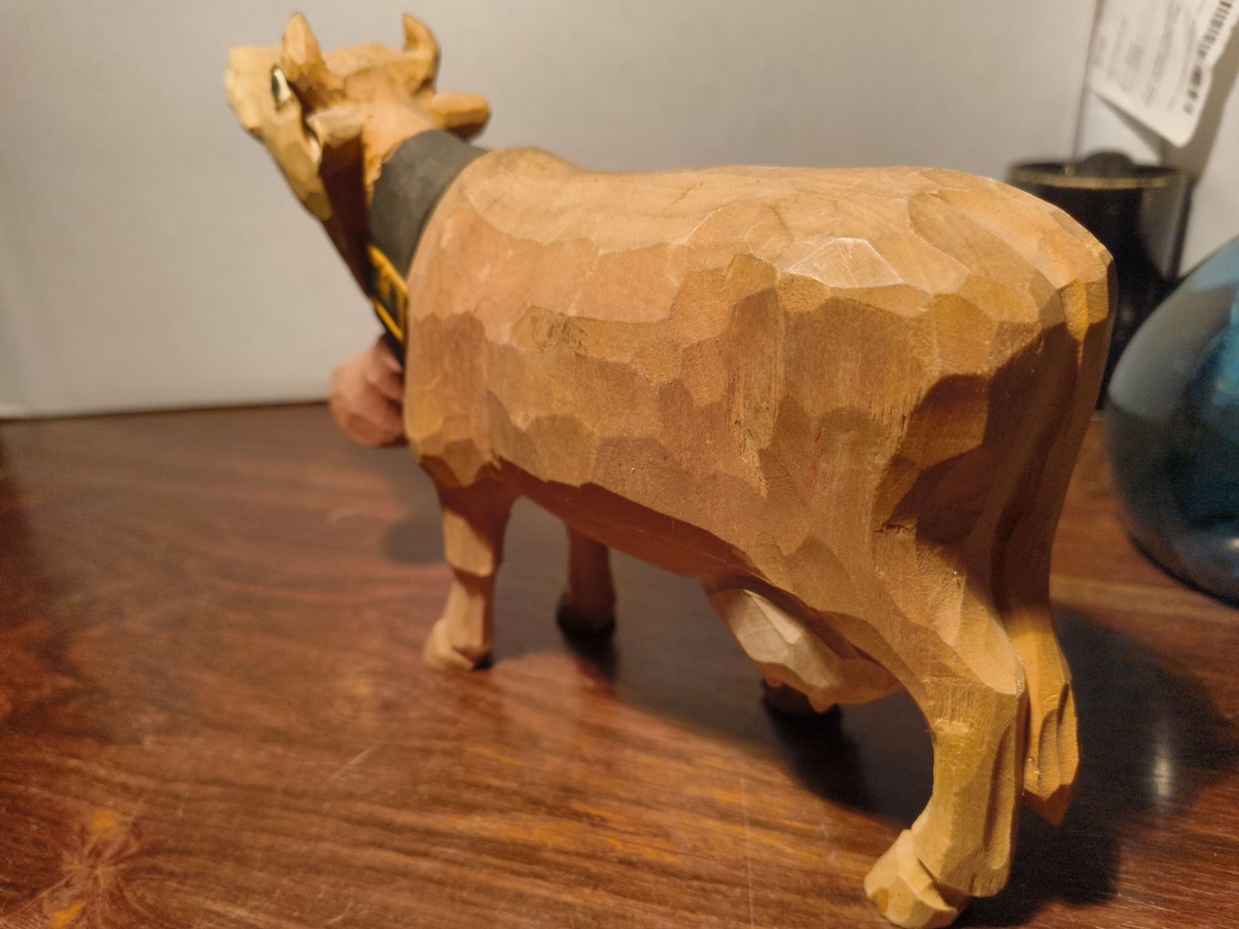 Statuette: geschnitzte Holz Kuh mit Glocke – Usato da stettlen venduto da VintageBern_ch 6