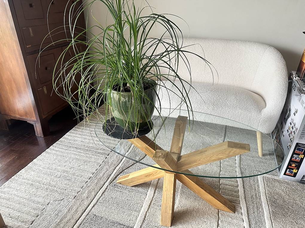 Sofas: Ensemble : canapé bouclette + table basse ronde  – D'occasion à Bulle par Melisa7 1