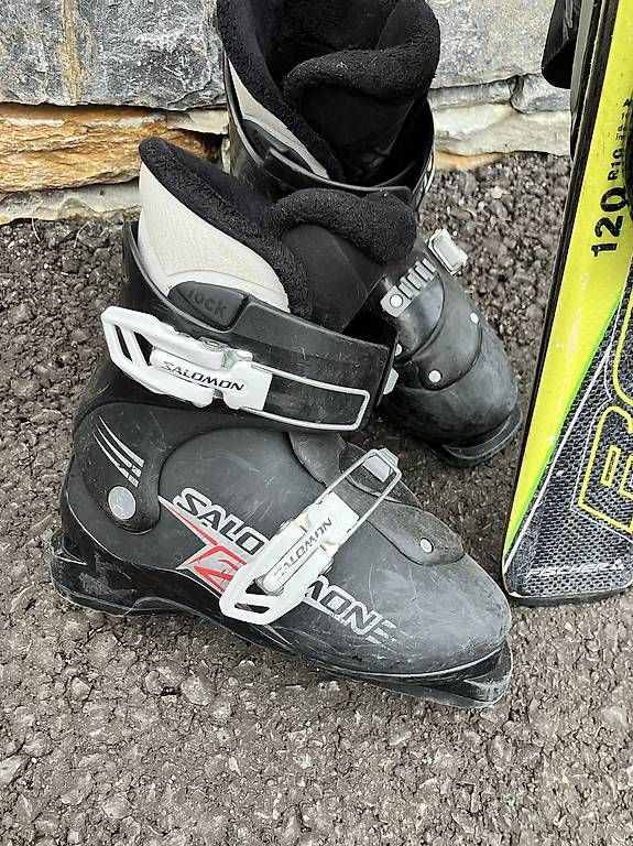 Sci: Équipement ski enfant – Usato da Les Ponts de Martel venduto da ily_7f9q 1