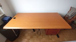 Bureau en bois.