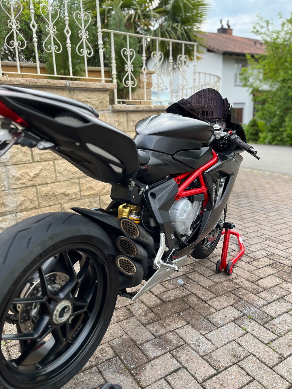 MV Agusta Strada: Mv Agusta F3 8000 ABS – Usato da aarburg venduto da Skendi14 3