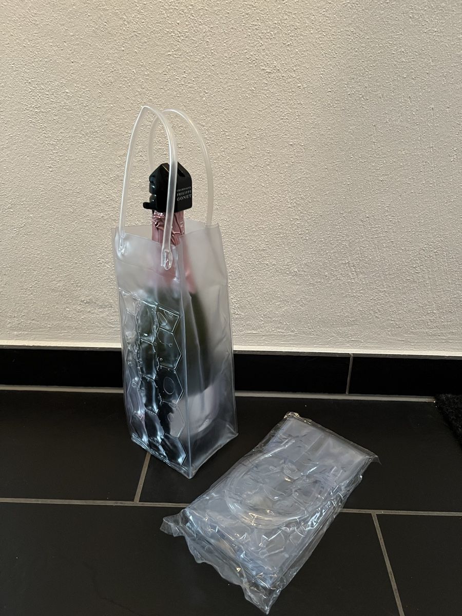 Altro: Origineller Flaschenkühler als Tasche / Eisbag – Nuovo e nell'imballaggio originale da Russikon venduto da sparklingvision