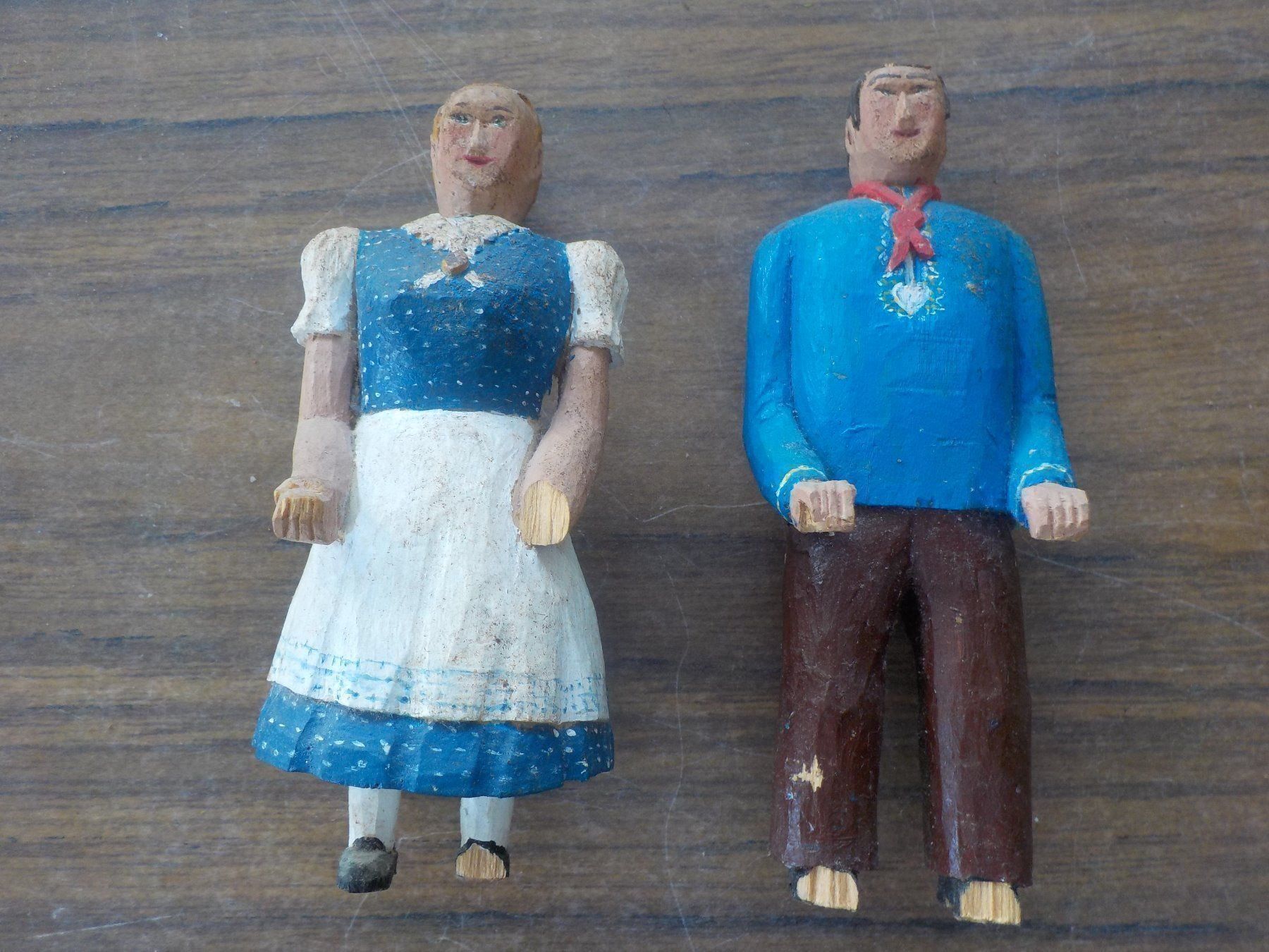 Statuette: Holzfiguren antik - Senn und Sennerin – Usato da Mörschwil venduto da antiksalon 3