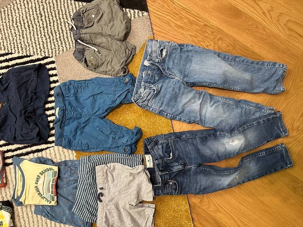 Ensembles coordonnés: T-Shirts, Jeans, Shorts,Jungen Grösse 98-104 (40+ Stück) – D'occasion à Zürich par whotookmynickname 3