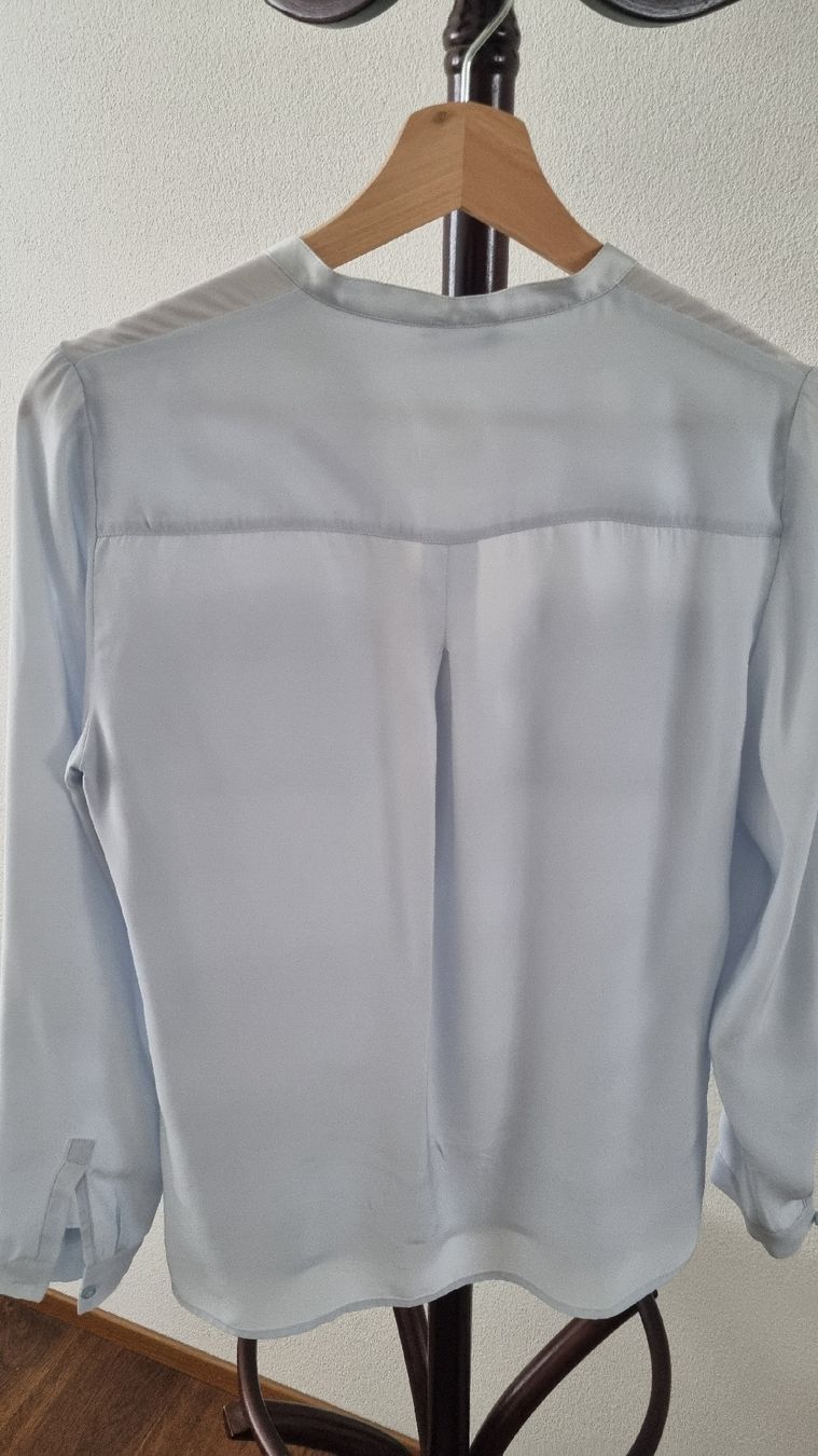 Caroll Camicette: CAROLL Bluse 36 Seide hellblau neuwertig – Nuovo (secondo la descrizione) da Schmerikon venduto da Sha_8dsp 1