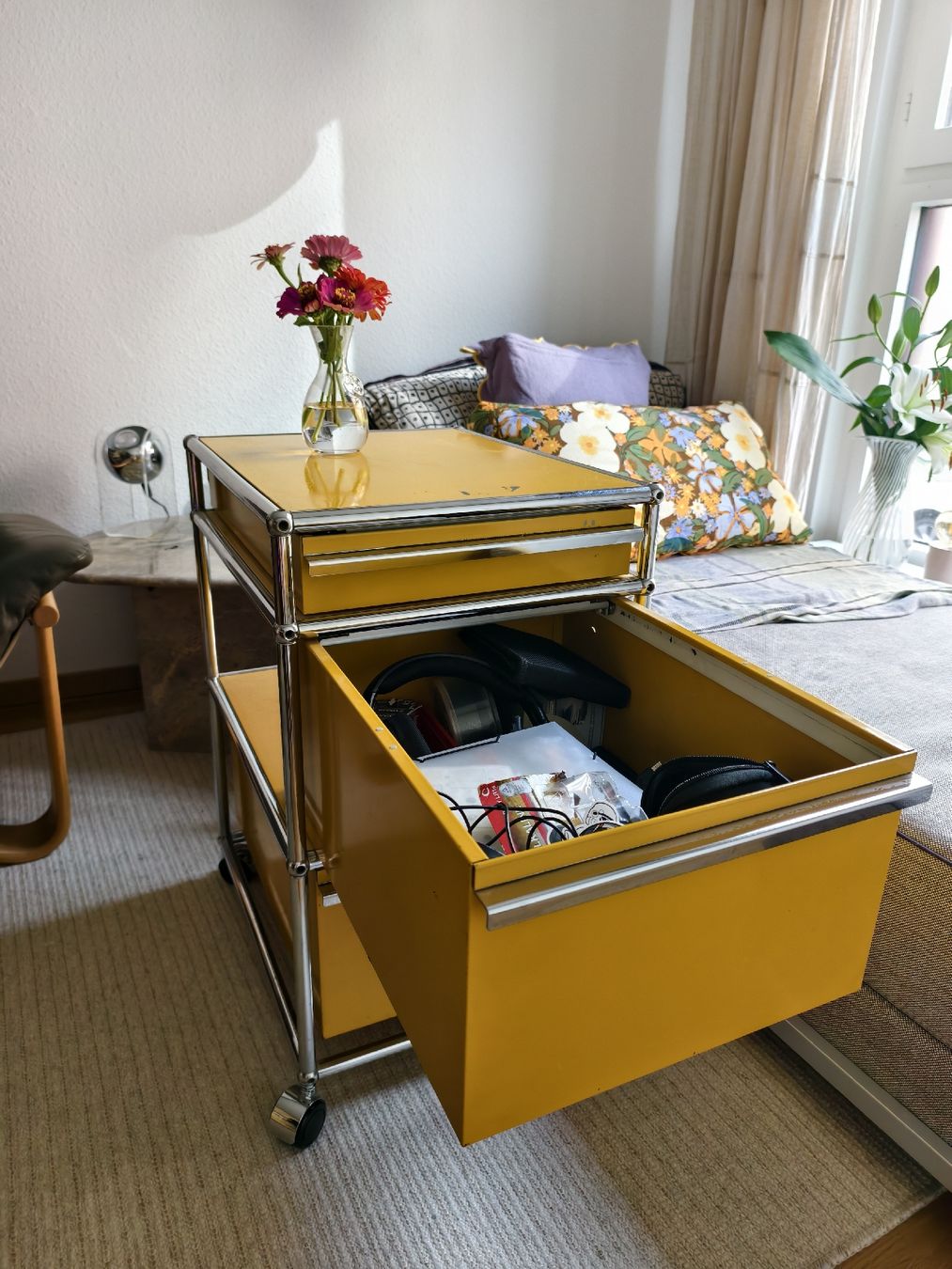 USM Korpus: Gelber USM Haller Rollcontainer – Gebraucht aus Basel von bkw_j9vk 9