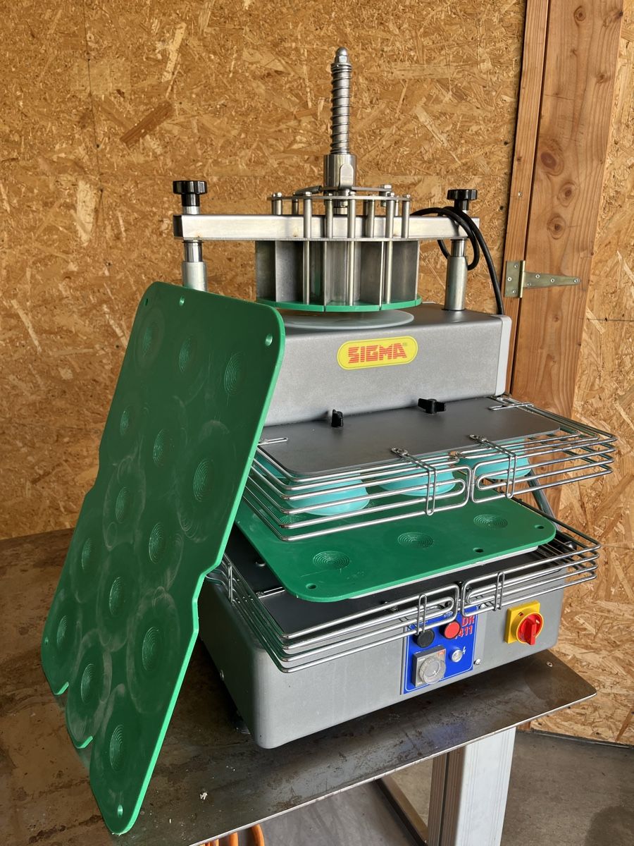 Elettrodomestici da cucina: SIGMA Teigpresse DR1411 – Usato da Wohlen AG venduto da Moh80 2