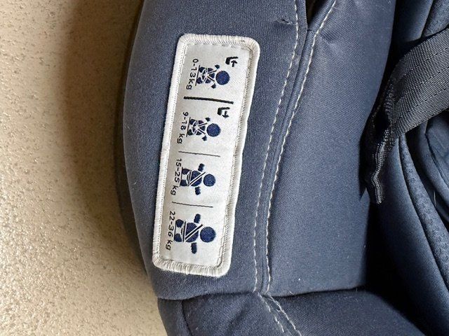 Chicco Seggiolini per auto: Chicco Autokindersitz Unico EVO I-Size Classic blau – Usato da Oeschgen venduto da Mich_elle 1