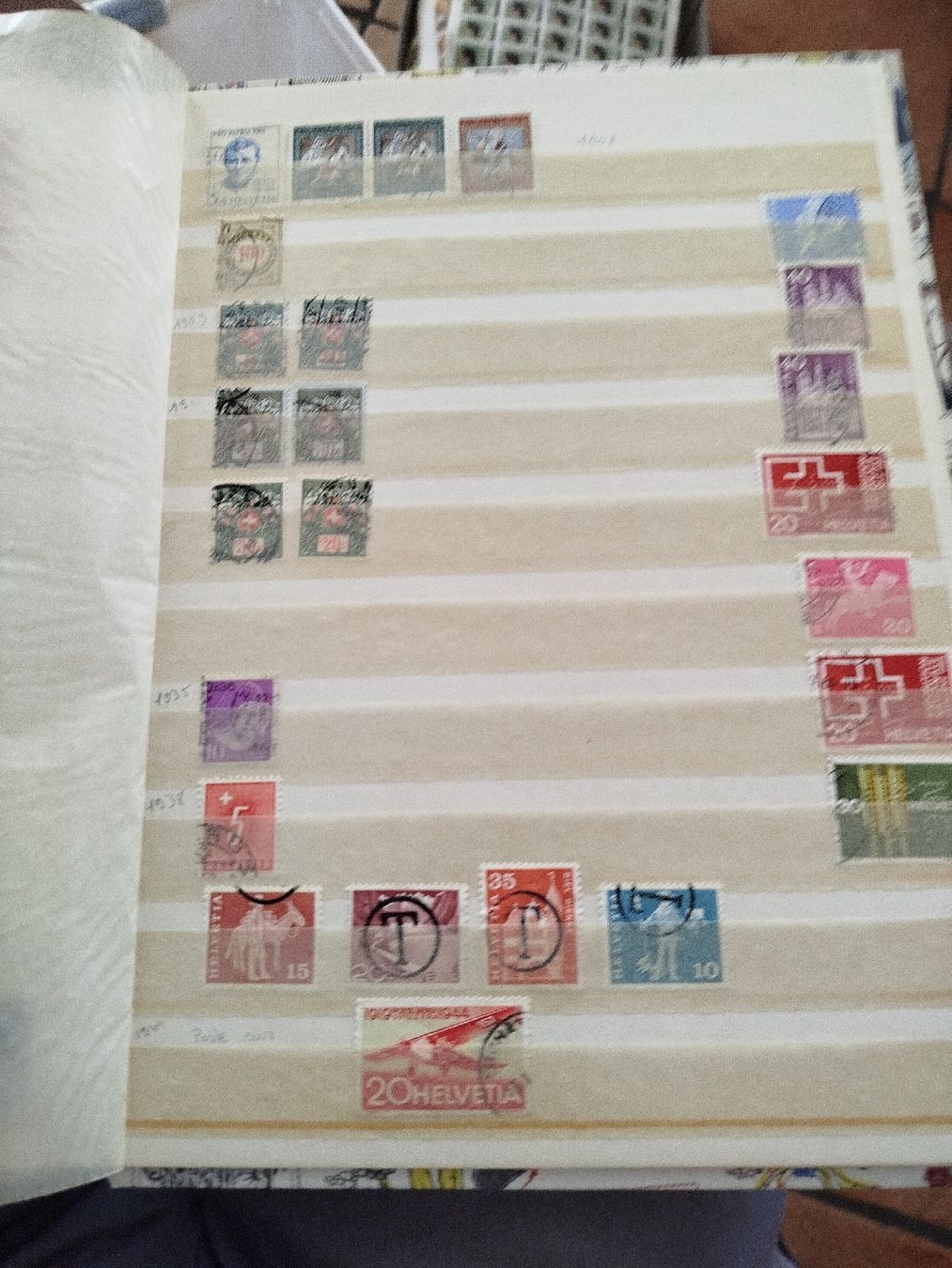 Tutti i francobolli: album de timbres suisses – Usato da Châtel St Denis venduto da Magil71 9