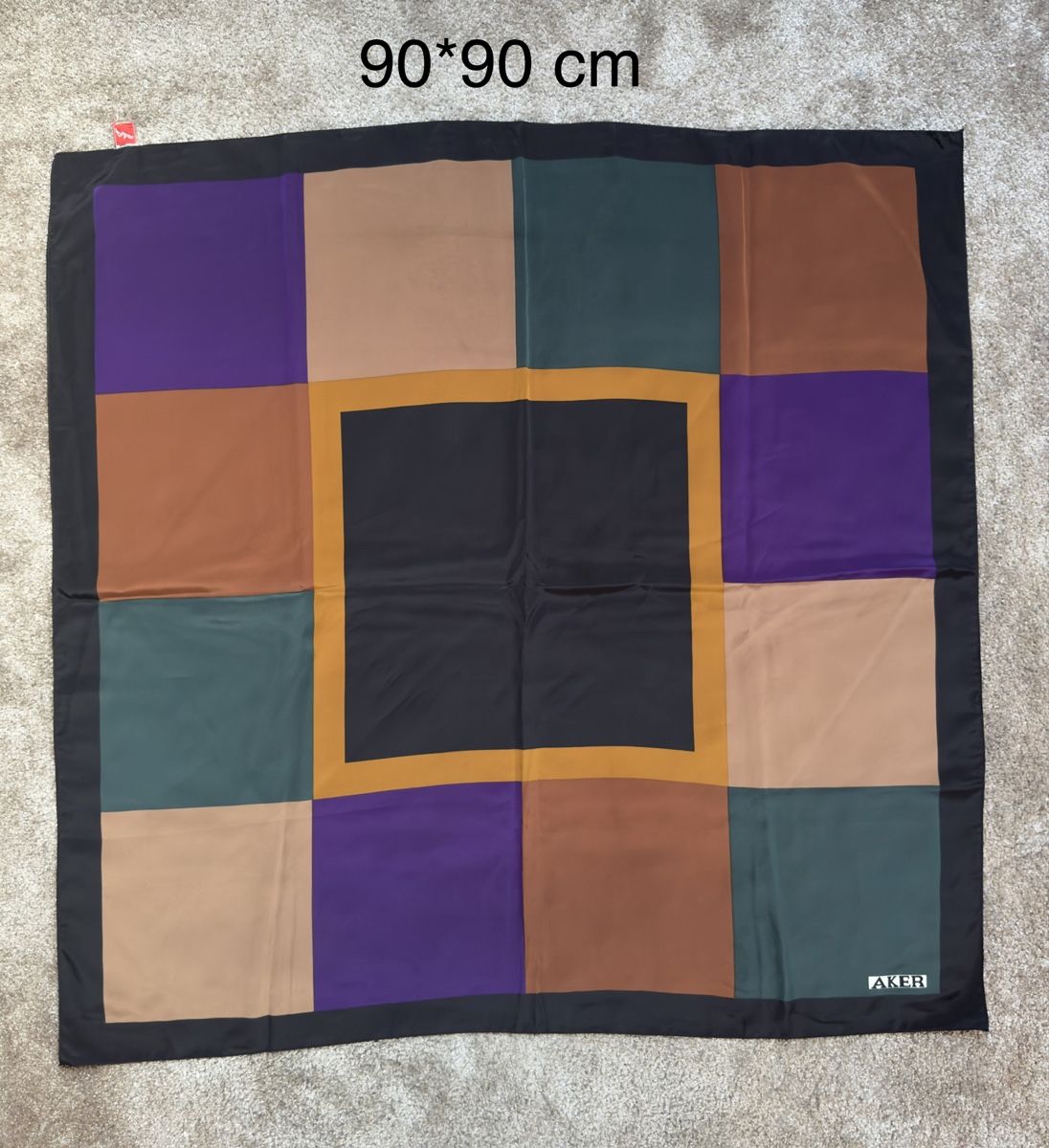 Polyester Foulard & Sciarpe: Foulard Vintage AKER 90x90 Polyester  – Usato da Vuippens venduto da Anna_as