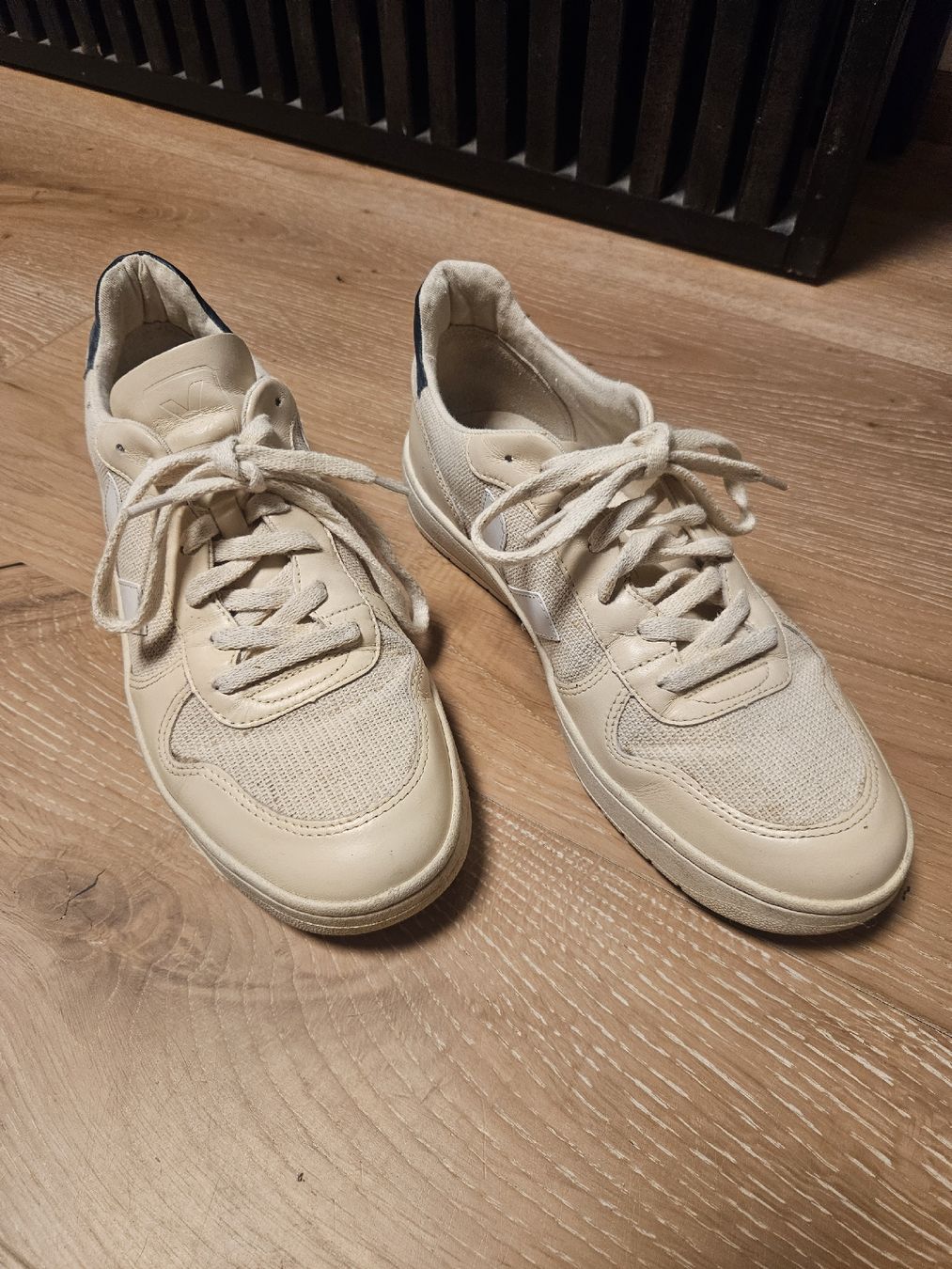 Veja Herrenschuhe: VEJA Herren Sneaker Gr. 43 – Gebraucht aus Aathal-Seegräben von 911rs