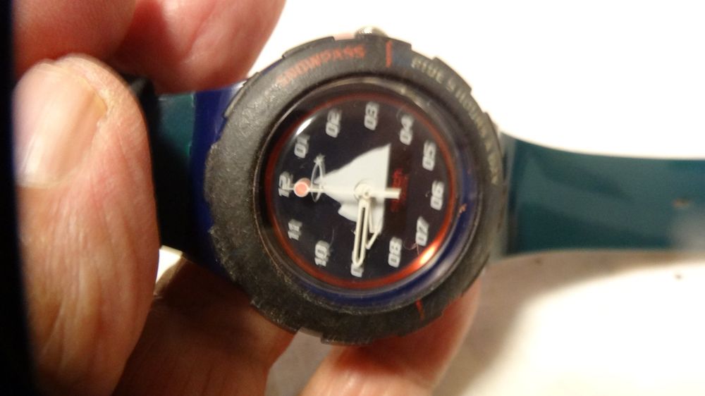 Swatch Montres: S-WATCH  SCHÖNE HERREN UHR,QUARTZ.SCHÖNE FARBE.LÄÜFT – D'occasion à zürich par ahmad01 6