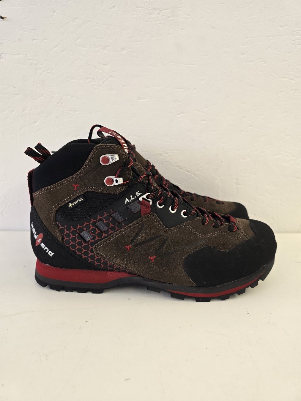 Herrenschuhe: Chaussures de montagne, neuves, taille 40 – Neu und originalverpackt aus Sugiez von factorysportoutlet